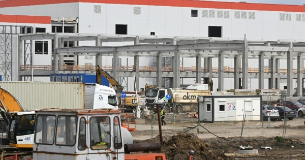 Baleset történt a debreceni CATL-gyár építkezésén