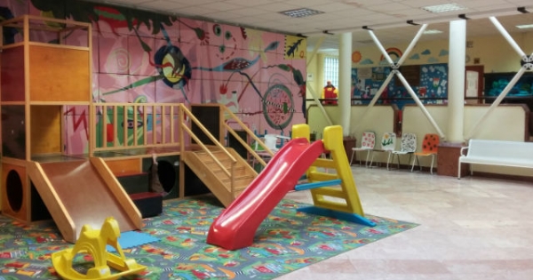 Mit jelent a gyereknek pszichésen, hogy a kórházban ott aludhat vele édesanyja?