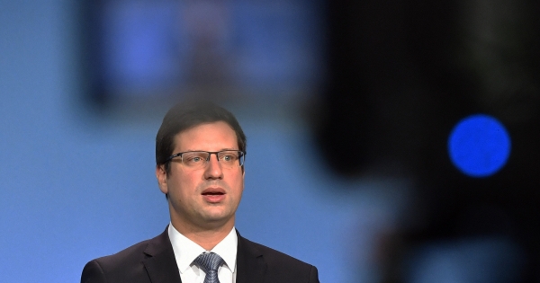 Gulyás: sosem járnak le a SZÉP-kártyára feltöltött összegek