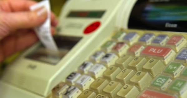 Számla, nyugta – ki kötelezett pénztárgép használatára?