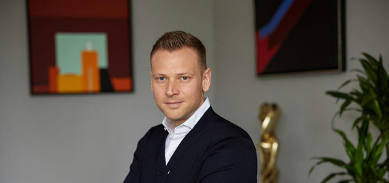 Mától bárki beszállhat Tiborcz István mellé banktulajnak