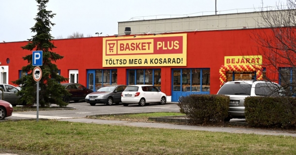 Már ki is ürítették az orosz hiperolcsó szuperdiszkont bezárt pesti üzletét