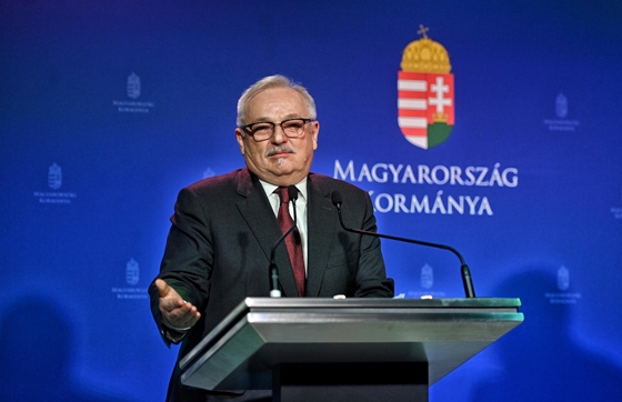 Mol-vezér: Hatalmas tévedésnek tartom, ha egy kormány azt gondolja, hogy a piac minden lépését képes szabályozni