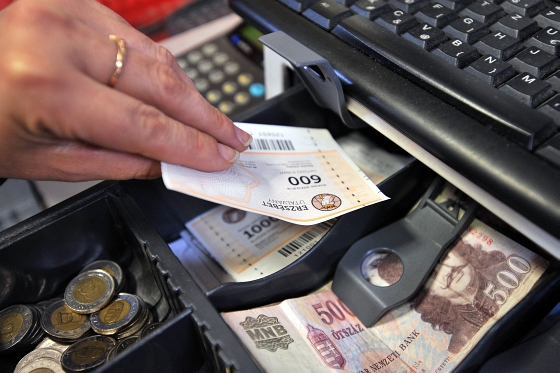 Étkezési hozzájárulás kötelező gyakorlatra: kinek, mennyit kell adni?