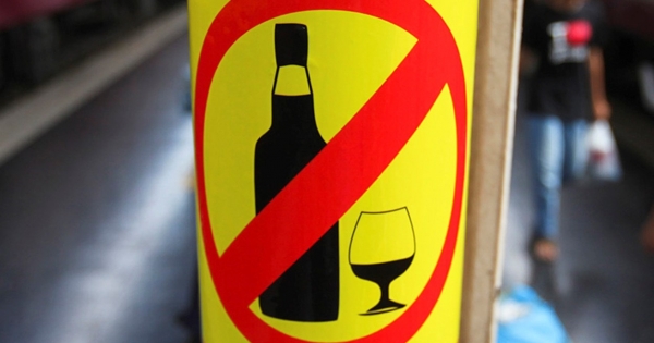 Alkoholszondás vizsgálat a munkahelyen: megalázó-e a munkavállaló számára?