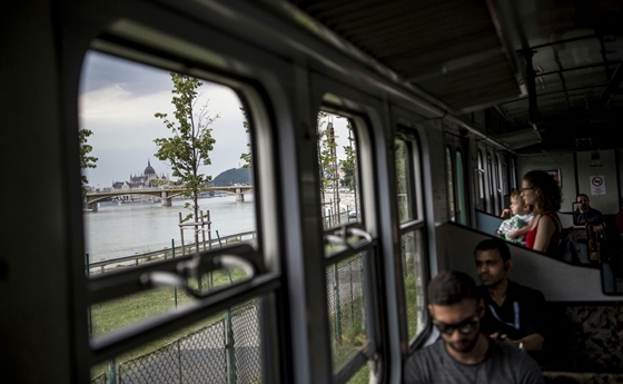 Újabb részletek a MÁV-átszervezésről: Rá kell majd fizetni, ha készpénzzel veszünk jegyet, a közalkalmazottak féláron utazhatnak