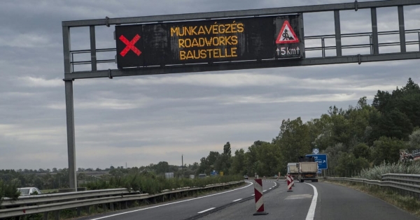 Leálltak az útépítések, hatalmasat zuhant a magyar építőipar