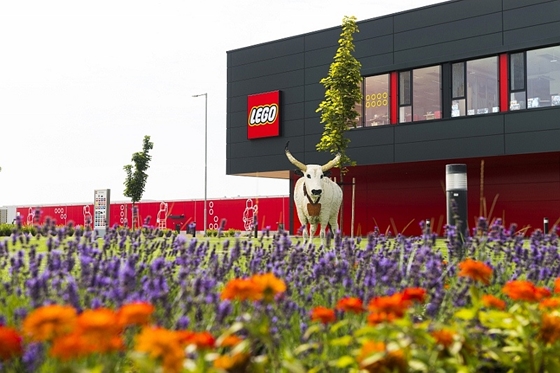 53 milliárd forintos beruházással másfélszeresére növeli termelőkapacitását a nyíregyházi Lego gyár