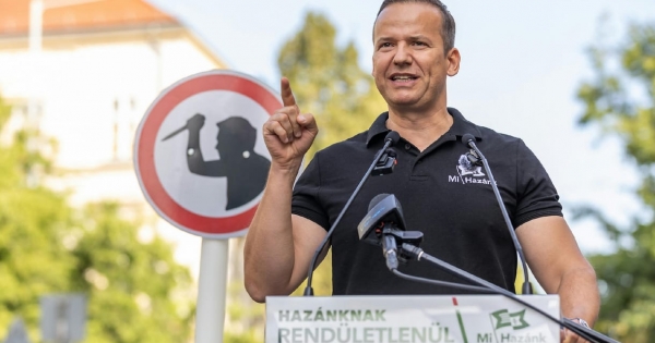 Toroczkai László pólókra, bögrékre, karkötőkre is kérte a Bűnvadászok védjegyet