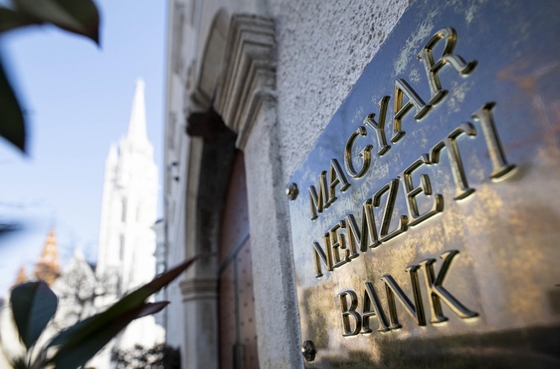 Megbüntette a Magyar Posta Életbiztosítót a jegybank