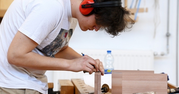 Szakképzési munkaszerződés saját dolgozóval: mutatjuk, mire kell odafigyelni