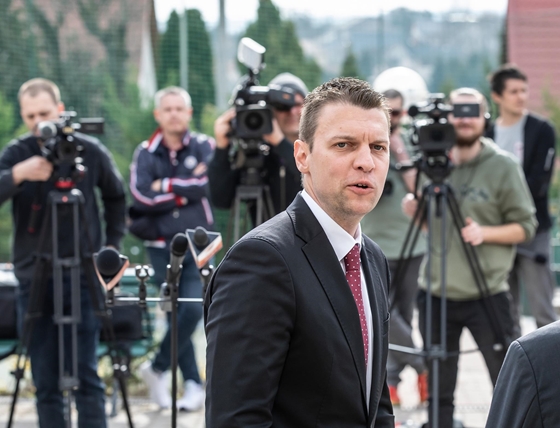 Itt a kormányzat válasza arra, miért tagadták le az ácsi katódgyár-beruházást