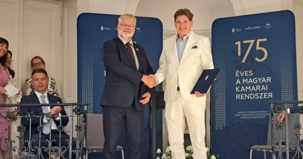 Adócsökkentést szeretnének, ünnepel az Iparkamara