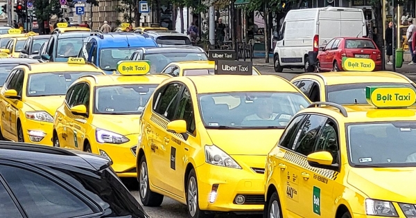 A budapesti taxisok hetede megbukott az ellenőrzésen, egy körözött személyt is elkaptak a rendőrök