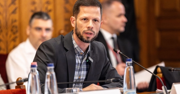 Tordai Bence: Tízmilliárd forintnyi közpénzt szivattyúztak ki volános cégekből