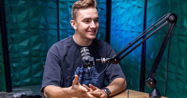 Trunk Tamás: Nálam az a lázadás, ha nem sneakerben vagyok – Mérlegen podcast