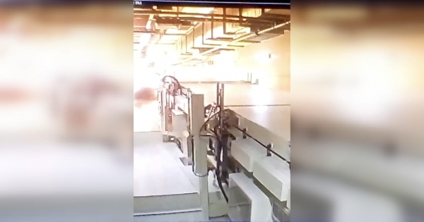 Magyar Péter bemutatott egy videót, amin egy robbanás látható a gödi Samsung-gyárban állítása szerint