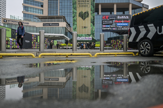 Vásárlási bojkottot hirdettek az isztambuli polgármester letartóztatása miatt, őrizetbe vették őket a török hatóságok