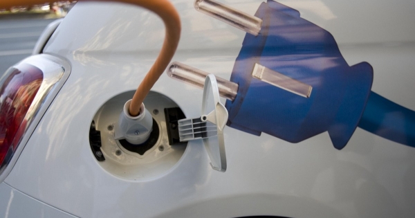 Elektromos gépjárművek: adókedvezmények, áfalevonási előírások, költségelszámolás, otthoni töltés