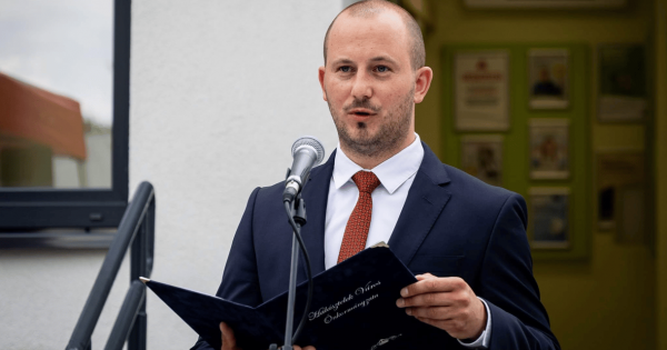 Őrizetbe vették Halásztelek fideszes polgármesterét, mert egy rokona kamuállást kapott egy képviselő mellett