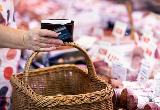 Elképesztő összeget hagytunk a kasszáknál, ám így is tovább esett a bolti forgalom