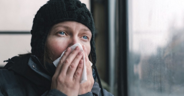 Nyakunkon a covid és az influenzaszezon: így érinti a felek felmondását a munkavállaló betegsége