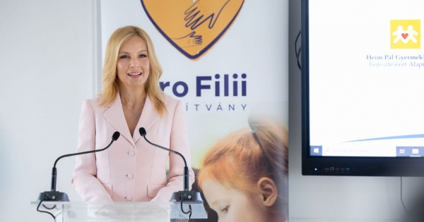 Várkonyi Andrea leépít, Orbán Ráhel vadul toboroz: van egy megfejtés az összefüggésre