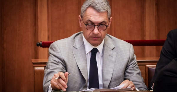 Milliárdos osztalékot vett ki Lázár János alapítványa az államtól kapott cégeiből