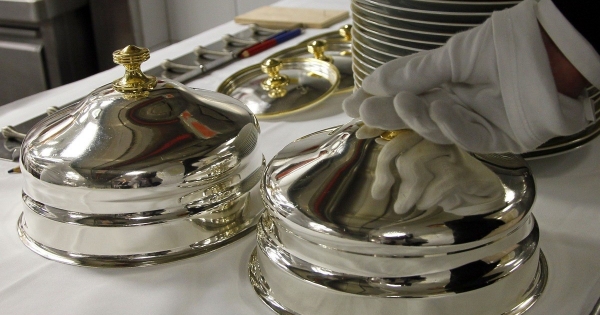 Üzleti partnerek vendéglátása: mikor reprezentáció, mikor egyes meghatározott juttatás? Költségek elszámolása, áfa levonása