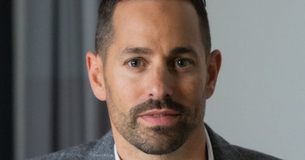 Aldi-igazgató: Az akciókon, fejlesztéseken és szezonális kedvezményeken spórolnak a boltok az árrésstop miatt