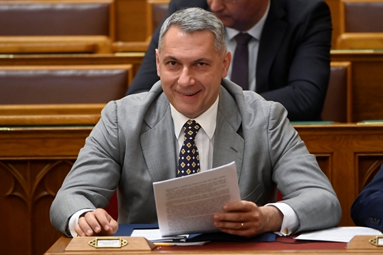 Index: Lázár János alaposan megnehezítené a fővárosiak életét és kitolna az önkormányzattal