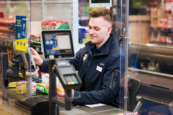 Aktívan karolják fel a szakmai oktatást a nemzetközi élelmiszerláncok