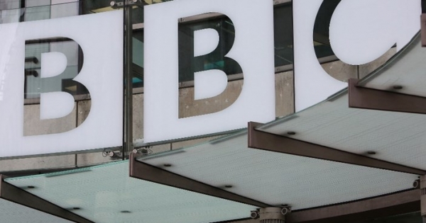 Bajban a BBC: nyugdíjba küldené méregdrága sztárjait, hogy enyhítsen pénzügyi gondjain