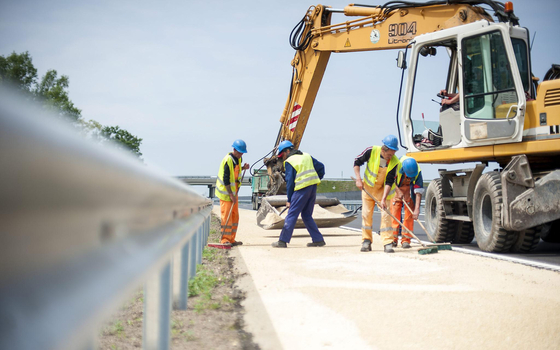 15-17 ezer milliárd adóforintba kerülhet, hogy a kormány kiszervezte az autópályák üzemeltetését Mészárosnak és Szíjjnak