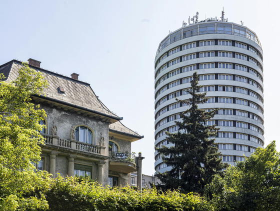 Eladják a Körszállót, Garancsiék veszik meg