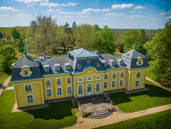 A Richter és az OTP is nyitott a lehetőségre, hogy ingyen kapjon kastélyokat Lázár Jánostól