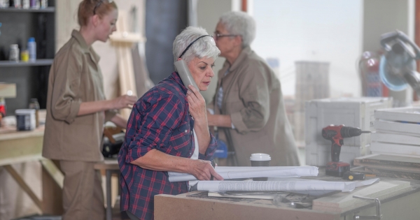 Nyugdíjjáradékból adómentesen indíthatnának vállalkozást