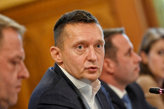 Kedvezményes adórendszert dolgoztak ki Rogánék azon digitális cégeknek, ahol több vendégmunkás dolgozik, mint magyar