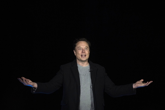 Musk szerint sikerült elmozdítani a csőd felé vezető pályáról a Twittert
