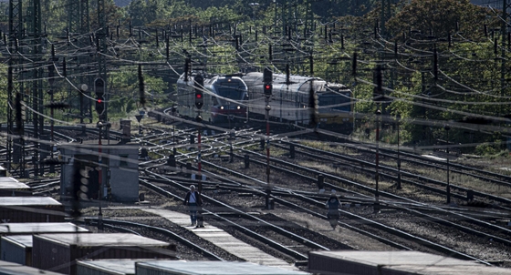 Teljes káosz alakult ki a MÁV-nál pályafelújítások miatt, van olyan útvonal, ahol hatszor kell átszállni