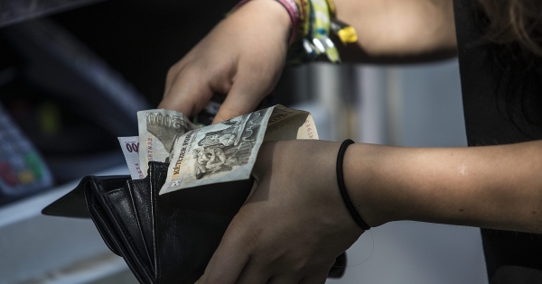 Munka rokkantsági, árvaellátás, családi pótlék és ápolási díj mellett