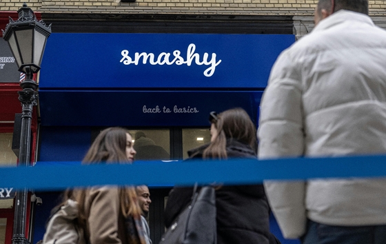 Hogyan durranhatott ekkorát pár nap alatt egy pesti burgerező? - ellátogattunk a Smashy tulajdonosához