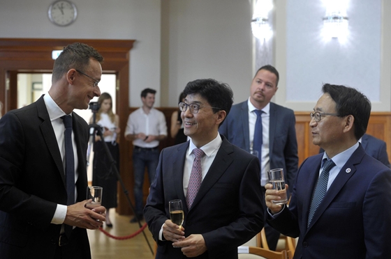 Hiába kapott milliárdokat munkahelyteremtésre a salgótarjáni akkuipari üzem, most elbocsátják a magyar munkásaikat és vietnámiakat vesznek fel helyettük