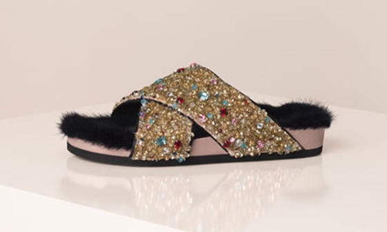 Mitől érhet 3000 milliárd forintot egy szandálokat gyártó cég?