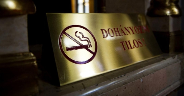 Rosszabbul fogyott az IQOS és a cigi, de így is milliárdokat vesz ki magyar cégéből a Philip Morris tulajdonosa