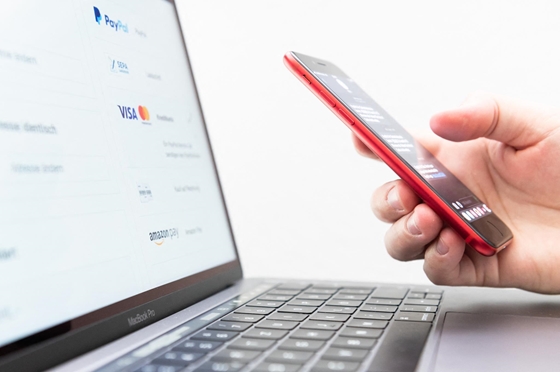 Szexshop, laptopfelújító és lámpaüzlet került be a DKSZ külföldi terjeszkedést segítő programjába