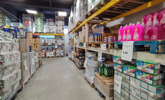 Rideg neonfény, fagyos disznóagy – ilyen belülről a Mere, a Magyarországra készülő orosz diszkontlánc