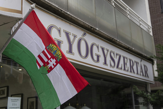 Megindította az utalásokat a NEAK: kifizeti tartozását az állam a patikáknak