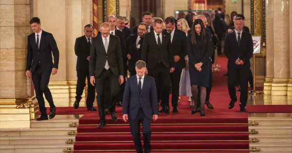 Magyar Péter mikrovállalkozókat emelt kormányzati pozícióba Orbán milliárdosai helyett