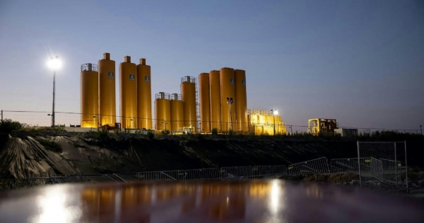 Sok NER-es céggel a szolgáltatások vitték a prímet, a járműipar és az energetika az ágazati verseny vesztesei – HVG Top 500